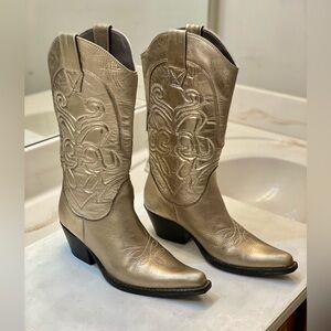 Penny Loves Kenny light Golden metallic boots women’s size 8M good condition